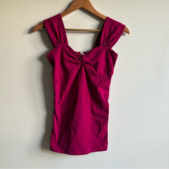 Chic Fuchsia Sleeveless Tank Top - Picture 1 of 6
